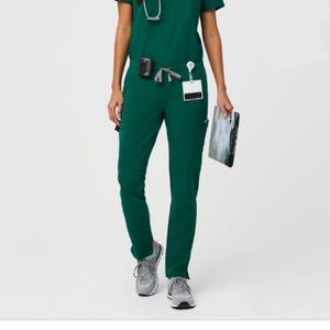 FIGS Hunter Green Scrub Set